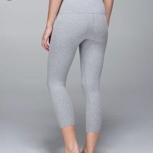 Grey lulu lemon cropped yogas
